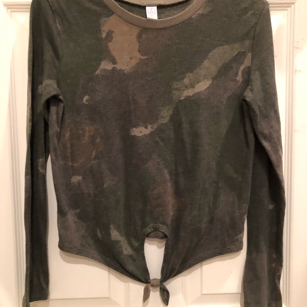 Camp keyhole long sleeve